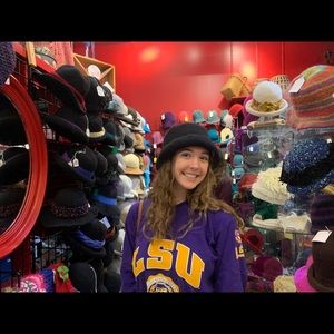 Meet your Posher, Maya